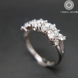 Bague de fiançailles en argent 925 pour femme Charm Jewells, moissanite taille coussin, sertie à griffes, motif floral classique, certifiée IGI - Product Image 5