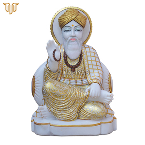 Estatua de Guru Nanak en Mármol Blanco con Atuendo Dorado y Cuentas de Oración |   Murti de Nanak Sahib Ji Sentado para Adoración - Product Image 2