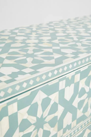 Commode à 9 tiroirs style méditerranéen traditionnel avec incrustations en os, motif géométrique, écologique, durable, mobilier de vie, hôtel, école