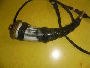 Flacon en poudre de corne naturelle, écologique, fait main, en corne de buffle, design traditionnel et moderne pour la chasse et les activités de plein air - Product Image 4