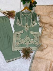 Conjunto de diseñador con bordado de secuencia, top de satén de vidrio con falda y dupatta, completamente cosido y listo para usar. - Product Image 4
