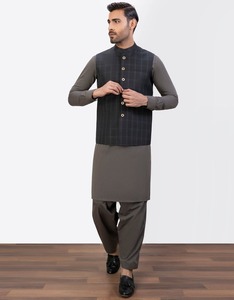 Shalwar Kameez de mezcla de algodón cómodo y transpirable para hombre, ropa tradicional para uso diario informal y reuniones familiares. - Product Image 1