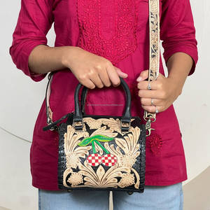 Sac de style en cuir floral gravé à la main avec motif à carreaux cerise, sac à main, sac bandoulière, sac de voyage Speedy, sac de sport - Product Image 2
