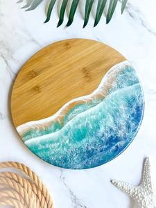 Tabla de servir de madera con epoxi estilo río, artesanal y única – Tabla de quesos y bandeja de alimentos hecha a mano para cenas de lujo y colección de regalos - Product Image 4