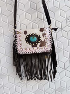 Sac à main en cuir suédé de haute qualité avec franges, couleur turquoise, sac bandoulière en peau de chèvre, style bohème gypsy, sac fait main multi-usages - Product Image 1