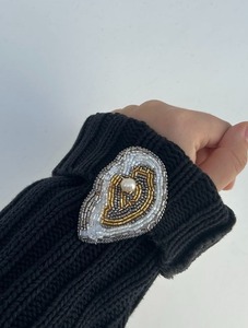 Llavero de tela con cuentas rojas y amarillas con estrellas, hecho a mano, con logo de equipo personalizado, colores brillantes y llamativos, cuentas de primera calidad, a la moda, para mujer - Product Image 2