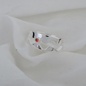 แหวนเงินแท้ 925 ดีไซน์มินิมอล ประดับด้วยพลอยคาร์เนเลียนสีแดง งานแฮนด์เมด เครื่องประดับชั้นดี ของขวัญสุดพิเศษ แหวนพลอยคาร์เนเลียนสีแดง - Product Image 3