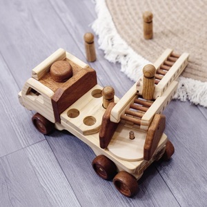 Camion de pompiers en bois de qualité assurée avec échelle et accessoires pour le rangement dans la chambre des enfants - Product Image 6