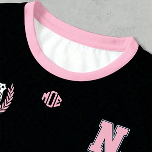 Maillot de football surdimensionné noir et rose personnalisé en maille, impression par sublimation, streetwear, t-shirt de sport unisexe, vente en gros OEM - Product Image 5