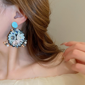Boucles d'oreilles brodées de perles de riz, style européen et américain, tendance, rétro, exagérées, haut de gamme, nouveauté - Product Image 2