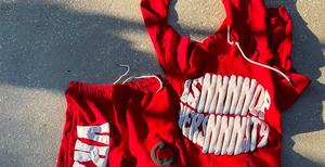 Survêtement unisexe personnalisé avec impression en relief, style streetwear, comprenant un sweat à capuche court à ourlet brut et un pantalon de survêtement évasé pour homme - Product Image 3