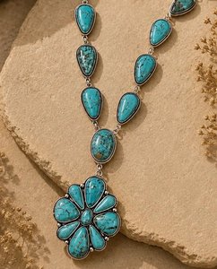 Collier Turquoise Western à Pétale, Collier Statement en Pierre Naturelle pour Femme, Bijou Tendance, Idéal Cadeau - Product Image 5