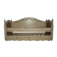 Antikes Schlafsofa im europäischen Stil für Design-Innenräume und Schlafzimmermöbel, französischer Stil, Holz-Schiebebett