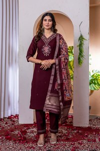 Conjunto de Kurta de Seda Viscosa de Diseñador Marina con Bordado a Mano y Borde Jacquard, Dupatta de Chanderi, Ropa al por Mayor - Product Image 1