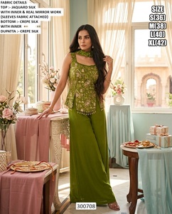 Ensemble de kurta royale pour femmes en soie jacquard traditionnelle verte, longueur au sol - Product Image 1
