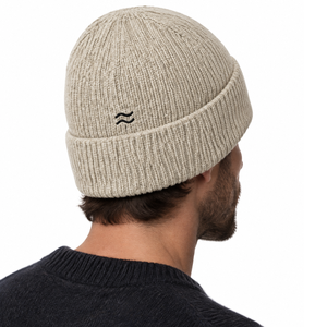 Gorro de punto color caqui con símbolo de onda, diseño minimalista de arte lineal, unisex, ideal para el invierno. - Product Image 3