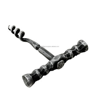 Abridor de botellas de vino Sacacorchos forjado a mano Abridor de botellas de vino con mango moderno Hierro forjado Hecho a mano de alta calidad - Product Image 1