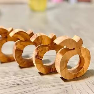 Anneau de serviette en bois rustique pour la décoration de table, idéal pour les banquets, les mariages et les arrangements de fête - Product Image 2