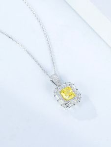 Colgante de Diamante Cultivado en Laboratorio con Certificación IGI, Corte Cojín y Redondo, en Oro, Oro Rosa, Oro Blanco o Plata, Color D-E-F, Claridad VVS-VS, con Cadena - Product Image 2