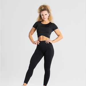 Venta al por mayor de ropa deportiva de verano para mujer, diseño de cuello corto, elástica, ligera, 180 g/m², de secado rápido, ajuste ceñido, personalizada y lisa, la más vendida. - Product Image 3