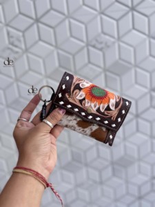 Wholesale Cowhide fur Leather New Hand Tooled Carving <b>Small</b> Wristlet Coin <b>Purse</b> Multi Uses Mini Wallet for Women Western Gifts - Product Image 2