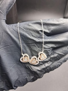 Collier avec pendentif en forme de cœur en argent 925 pour femmes, bijoux de mariage romantiques, diamants de couleur G, design à 3 cœurs - Product Image 4