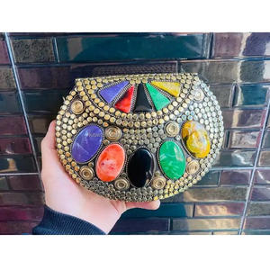 2025 New Arrival Top Design Bridal Metal Golden Clutch <b>Handbag</b> Shell Pattern Purse Pearl Decoration <b>for</b> Women's Party <b>Weddings</b> - Product Image 4