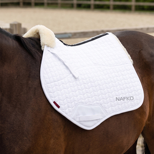 Almohadilla de Silla de Montar Cuadrada de Lana Merino Blanca con Logotipo Personalizado, Semifabricada, de Contacto Cercano, Transpirable, Acolchada, para Salto Ecuestre, OEM - Product Image 1