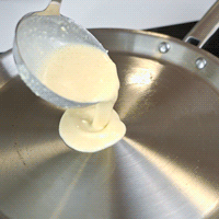 Crepera Foodie Padella per crêpe in acciaio inossidabile da 10 pollici con superficie antiaderente per una distribuzione uniforme del calore - Product Image 2
