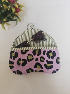 Étui à lunettes de soleil matelassé vert voilette pour femme |   Pochette à lunettes en coton faite à la main, modèle Q P-1, rectangulaire - Product Image 5