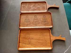 Planche de service ronde en bois naturel personnalisée et écologique avec poignée pour la vente en gros – Idéale pour le pain, les fruits et les légumes - Product Image 3