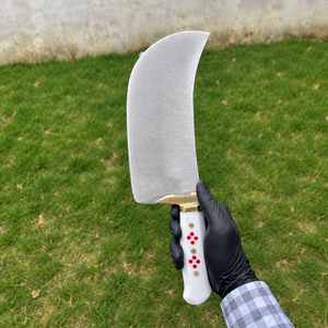 Cuchillo de Carnicero de Alta Resistencia PK-FN-W, Hoja Curva Plateada, Mango Blanco, Remaches Decorativos Rojos, Empuñadura Dorada, Herramienta para Cortar Carne - Product Image 1