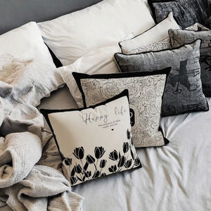 Coussin d'art abstrait 2025 moderne, simple, haut de gamme, personnalisable AY, noir et blanc, carré, léger, en polyester, pour canapé - Product Image 1