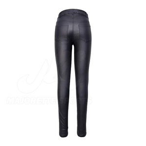 Pantalon en cuir pour femme haute performance, design élégant, confortable, cuir véritable souple, matière durable pour l'extérieur - Product Image 2