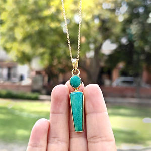 Collar con colgante de turquesa de doble piedra, joyería geométrica al por mayor, latón macizo chapado en oro de 18k, collar llamativo para mujer, ideal para fiestas. - Product Image 4