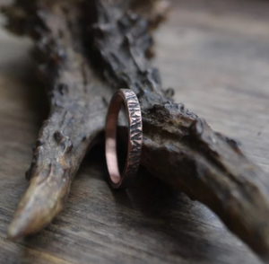 Bague magnétique en cuivre pur forgé à la main, de qualité supérieure, pour la santé, avec motif gravé et dentelé, vente en gros - Product Image 2