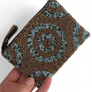 Pochette perlée à fermeture à rabat, faite main, décorée de perles, style soirée et mariage, lavable à la main, capacité 1L, perles de verre - Product Image 1