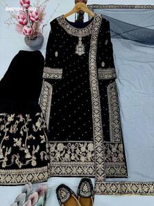 Colección Premium 9000: Conjunto de traje largo Sharara de terciopelo con lentejuelas y remaches, hecho a mano. Colección de exportación india. - Product Image 5