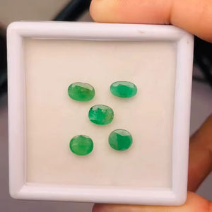 Esmeralda natural de corte ovalado, lote de 5 piedras preciosas de buena calidad con un brillo excelente y un bonito color verde, pulido perfecto para elaboración. - Product Image 2