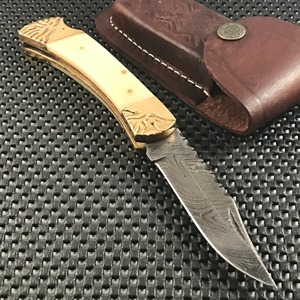 Cuchillo Plegable Industrial Artesanal Personalizado Edge Master con Hoja de Acero de Damasco de 3mm y Mango de Cuerno y Latón con Punta Caída - Product Image 6