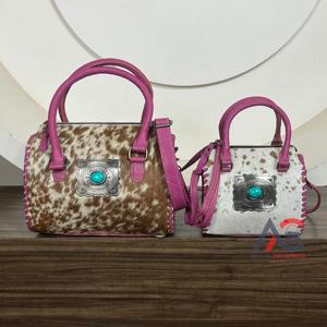 Bolso de Viaje Elegante de Cuero Genuino 100% Estilo Western con Patrón Premium, Cierre de Cremallera y Concho, Unisex - Product Image 1