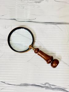 Loupe grossissante de 4 pouces avec finition antique et poignée ronde en bois - Product Image 4