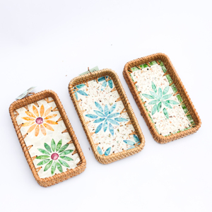 Bandeja Rectangular de Ratán Tejido con Incrustaciones de Madreperla y Diseño de Flor de Loto, Estilo Boho, Costero, Artesanal de Vietnam - Product Image 2