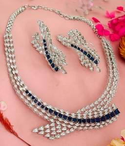 Ensemble collier et boucles d'oreilles en laiton plaqué argent de qualité supérieure, serti de zircon, pour femmes, idéal pour les occasions spéciales et les fêtes - Product Image 2