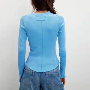 Camiseta de Manga Larga Azul Claro para Mujer, Cuello Redondo, Tejido de Algodón y Elastano, Corte Ajustado, Estilo Waffle, para Verano - Product Image 2