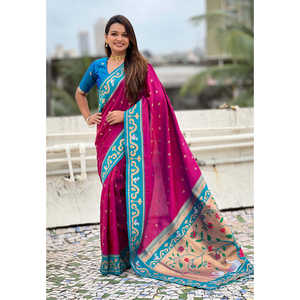 ผ้าไหมพิธานีลายแมเจนต้า ซารี วูเอน ราจฮันส์ ซวอน พร้อมผ้าคลุมไหล่ทอมืออินเดียคุณภาพพรีเมียม น้ำหนัก 650 กรัม ผลิตภัณฑ์ทอระดับเอลีท - Product Image 6