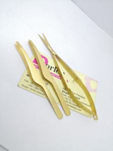 แหนบดัดขนคิ้วสีทองด้าน ปลายเฉียง พร้อมโลโก้สั่งทำ กรรไกรสปริงคม ขายส่ง ชุดแหนบกรรไกรแต่งคิ้วสำหรับความงาม - Product Image 2