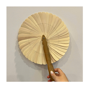 Abanico Plegable Rústico de Hoja de Coco, Artesanía Vietnamita, Accesorio Natural de Verano para Fiestas en el Jardín, Festivales Culturales y Hoteles - Product Image 2