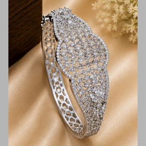 Juego de brazaletes étnicos chapados en oro con cristales de agua dulce de JeweleMarket, regalo para mujeres en bodas, aniversarios, compromisos y fiestas, Maharashtra - Product Image 2