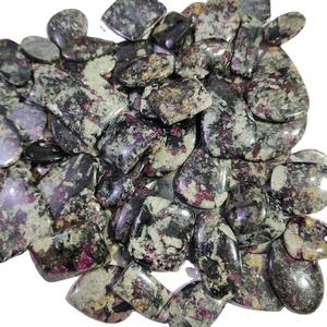 Vente en gros de cabochons en eudialyte naturel, formes et tailles variées, pierres précieuses en vrac pour la création de bijoux - Product Image 1